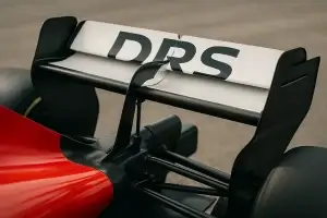 🏎️💨 DRS обяснено: Тайното оръжие зад най-епичните изпреварвания във F1! 🚀🔥