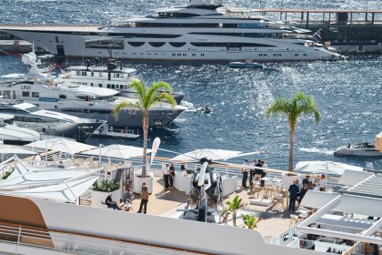 Плаващите дворци на Монако: Вътре в луксозните яхти на F1 елита