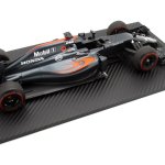 Карбонови влакна, краш тестове и легенди: Как композитите направиха F1 колите неразрушими (и неудържими) през 2025