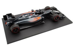 Карбонови влакна, краш тестове и легенди: Как композитите направиха F1 колите неразрушими (и неудържими) през 2025