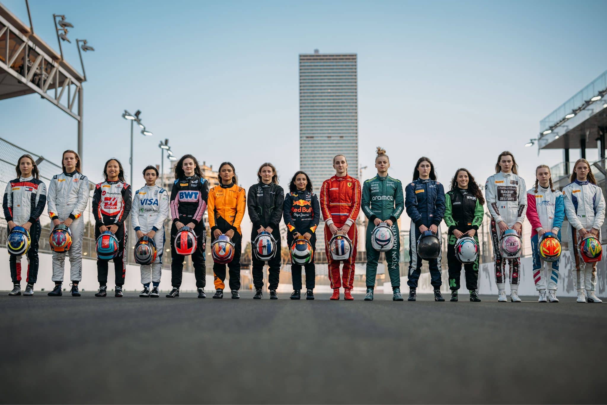„Най-трудното състезание в живота ми“: Триумфът на F1 Academy в Netflix и истинската битка за бъдещето