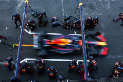 Вятър, код и слава: Емоционалният пулс на F1 инженерството през 2025